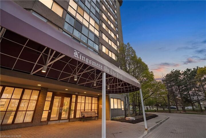 Property Photo: 880 Dundas Street W 503 ON L5C 4H3