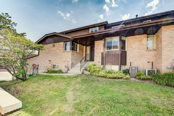 Property Photo: 450 Beechwood Place 6 ON N2T 1Y7