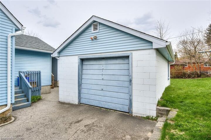 Property Photo:  
