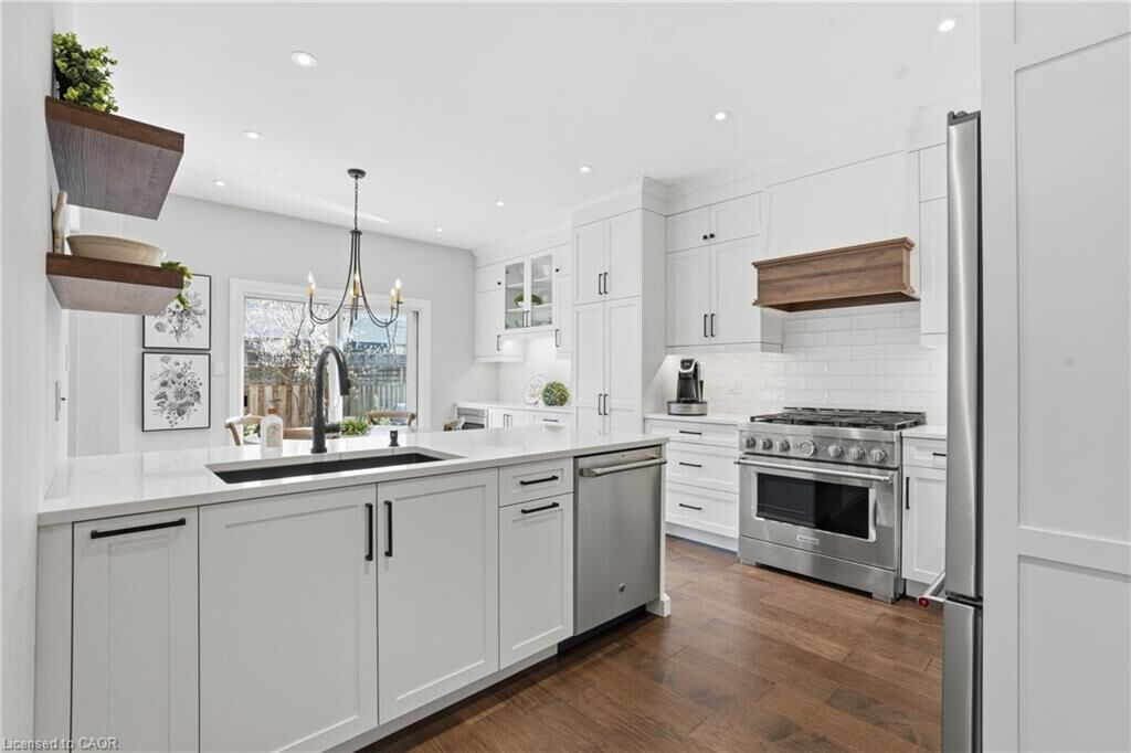 Property Photo:  