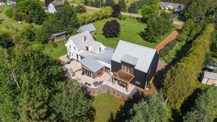 35 Richard Douglas Drive — photo 1