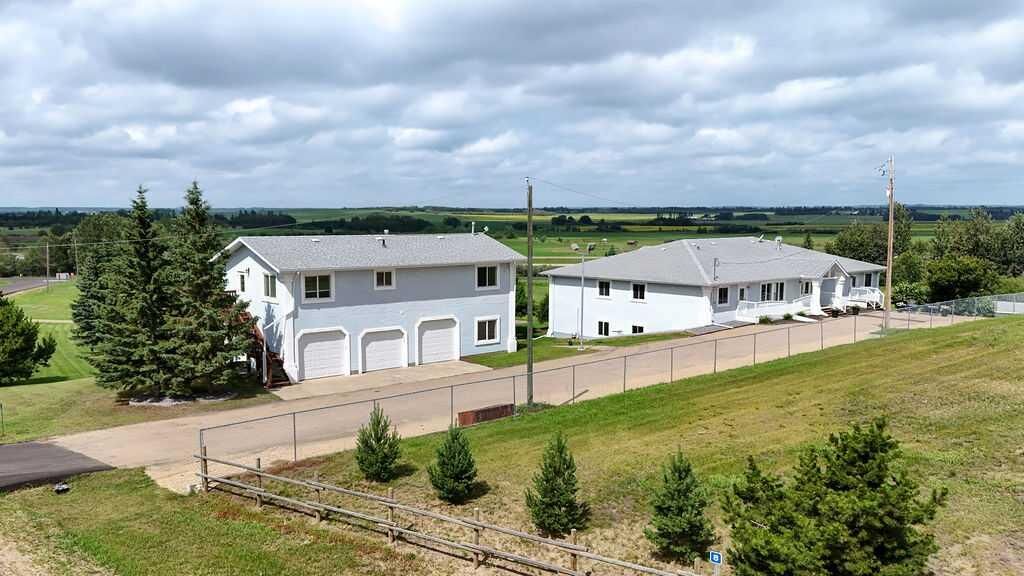 Property Photo: 41207 Range Road 263 4 AB T4L 2N4