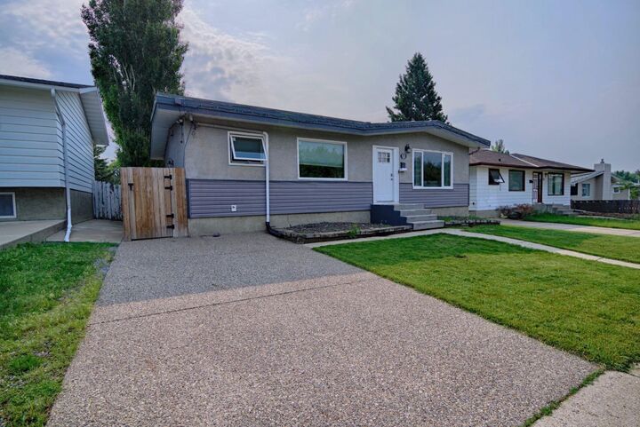 Property Photo:  32 Lemoyne Crescent W  AB T1K 4A5 