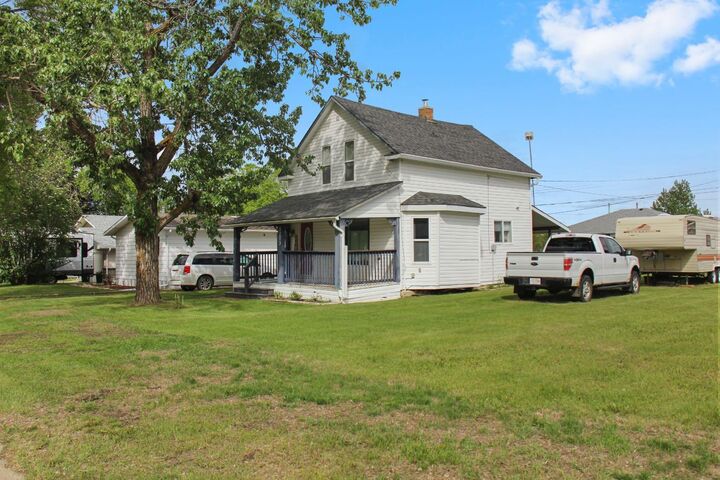 Property Photo:  5213 49 Street  AB T0B 0G3 