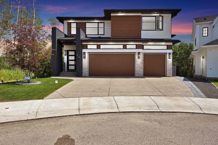 34 Rockford Park NW — photo 1
