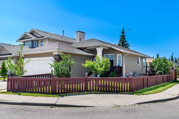 Property Photo: 5 Citadel Hills Circle NW AB T3G 3V4
