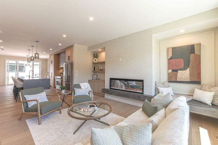 Photo de la propriété:  147 Heston Street NW  AB T2K 2C5 