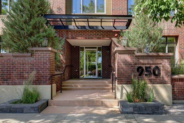 Property Photo: 950 Centre Avenue NE 511 AB T2E 0P3