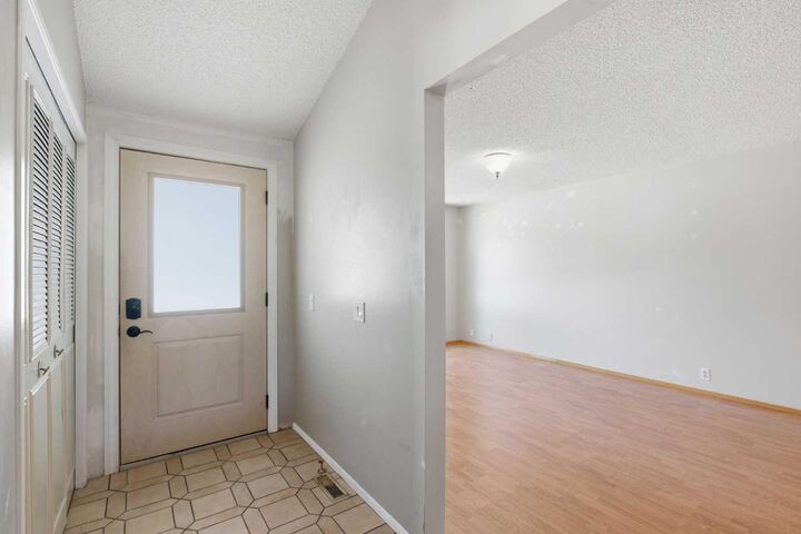 Property Photo:  39 Woodglen Way SW  AB T2W 4W8 