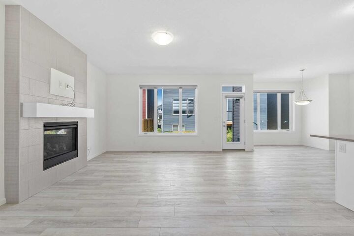 Property Photo: 40 Carringham Gate NW AB T3P 1W1