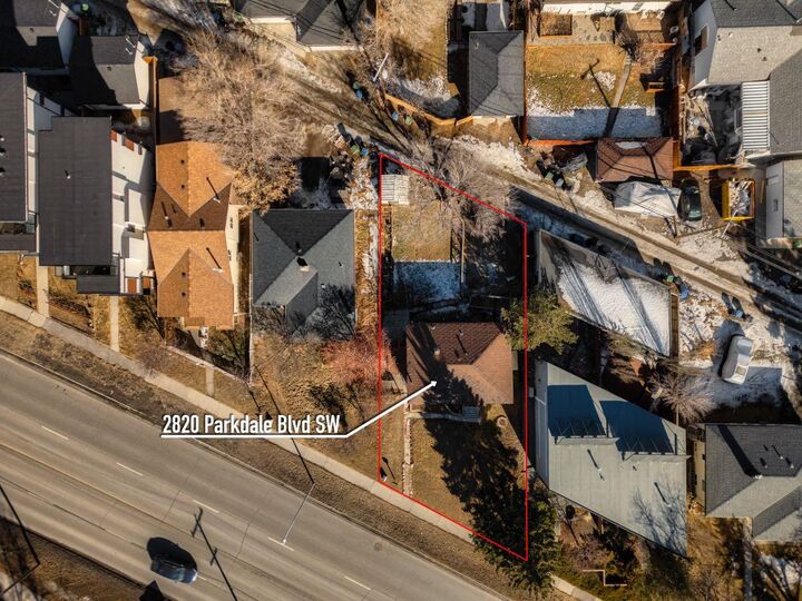 Property Photo: 2820 Parkdale Boulevard NW AB T2N 3S8