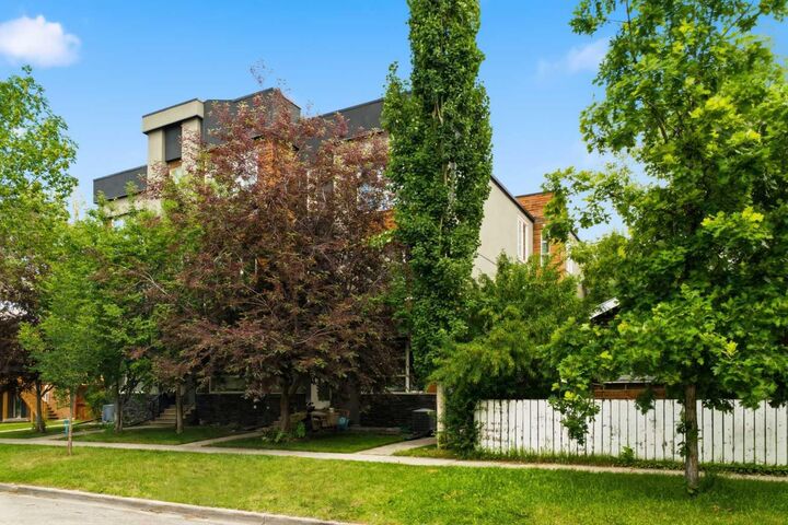 308 11 Avenue NE 5 — photo 1