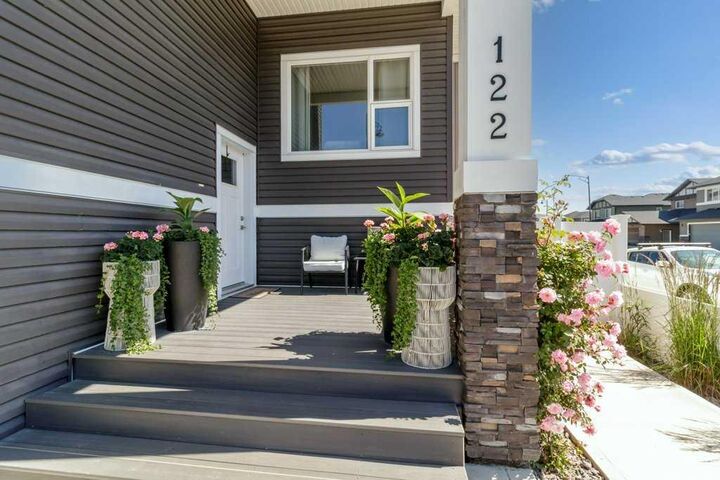 Property Photo:  122 Lundberg Crescent  AB T4R 0R3 