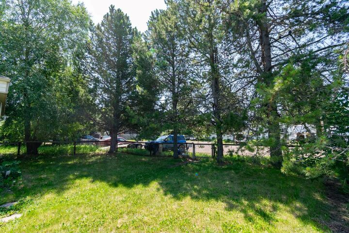 Property Photo: 4 48A Street Close AB T0C 0B0