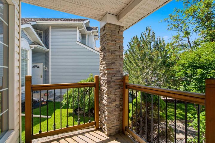 Property Photo:  144 Douglas Ridge Close SE  AB T2Z 2P6 
