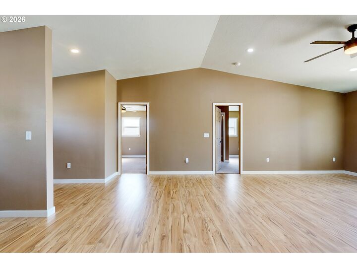 Property Photo:  905 Cowl St  OR 97862 