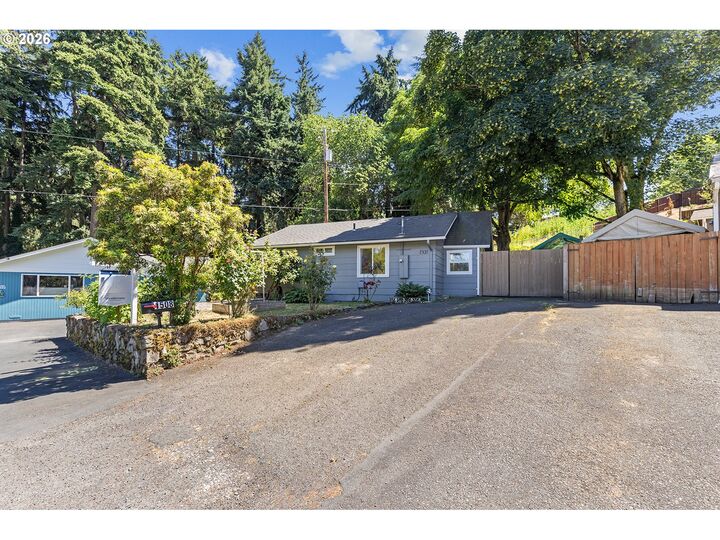 Property Photo:  1508 E 16th Pl  WA 98661 