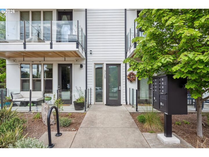 Property Photo:  325 N Emerson St  OR 97217 