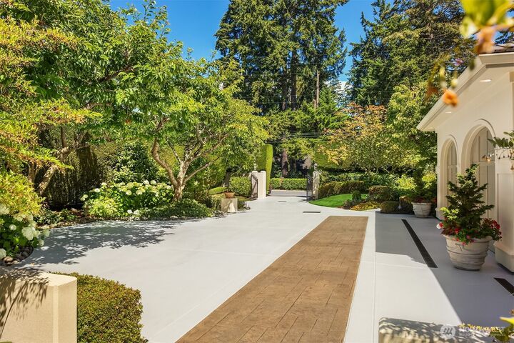 Property Photo: 14405 3rd Avenue NW WA 98177