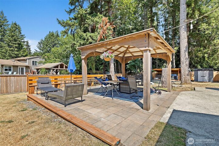 Property Photo:  2522  230th Avenue NE  WA 98074 