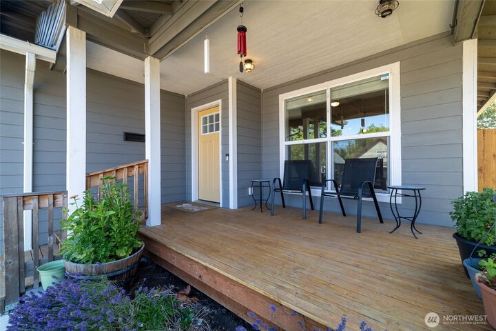 Property Photo:  1418  Windsor Avenue  WA 98531 