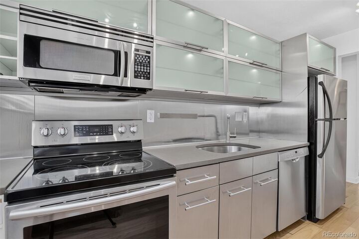 Property Photo:  75 N Emerson Street 106  CO 80218 