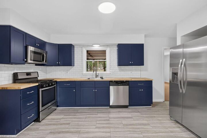 Property Photo: 5309 Leesburg Dr VA 23462