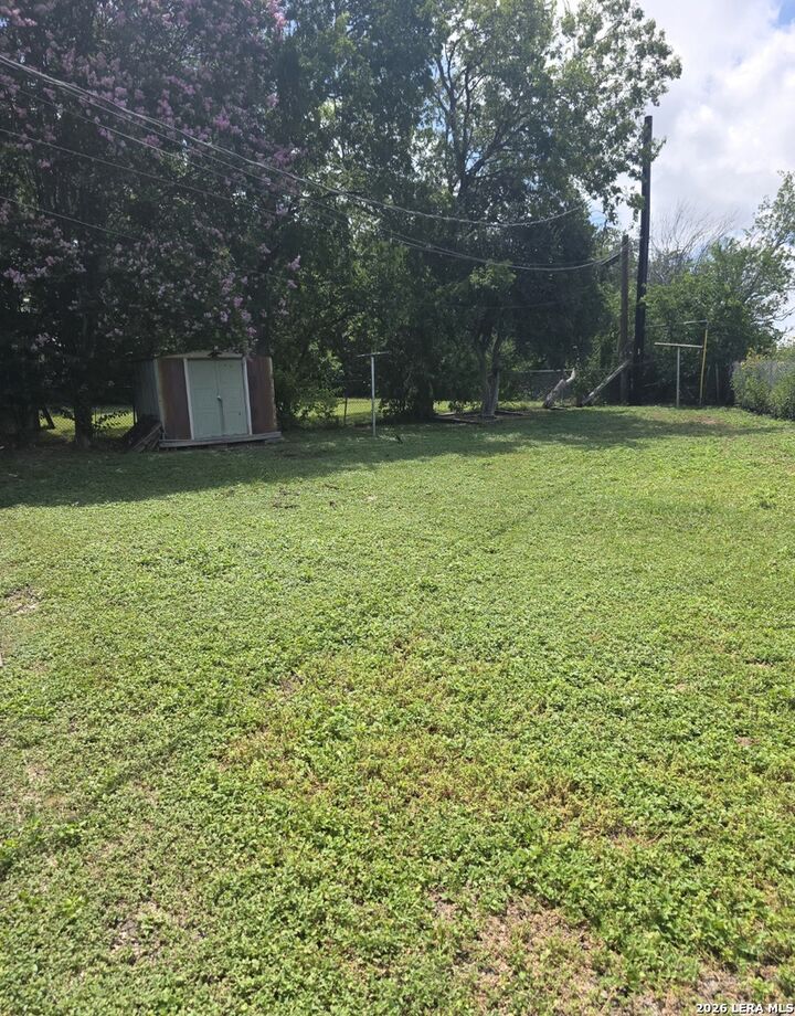 Property Photo: 214 Glad TX 78223