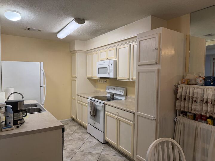 Property Photo:  1002 Park Meadow Dr  TX 77706-3922 