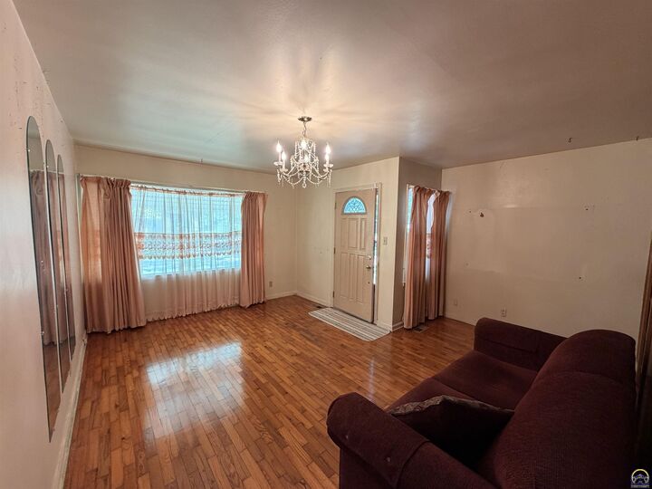 Property Photo: 804 NE Arter Ave KS 66616