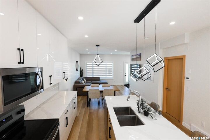 Property Photo: 1529 Richardson Road SK S7M 0W9