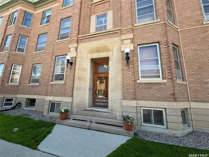 Property Photo: 2201 14th Avenue 17 SK S4P 0X9