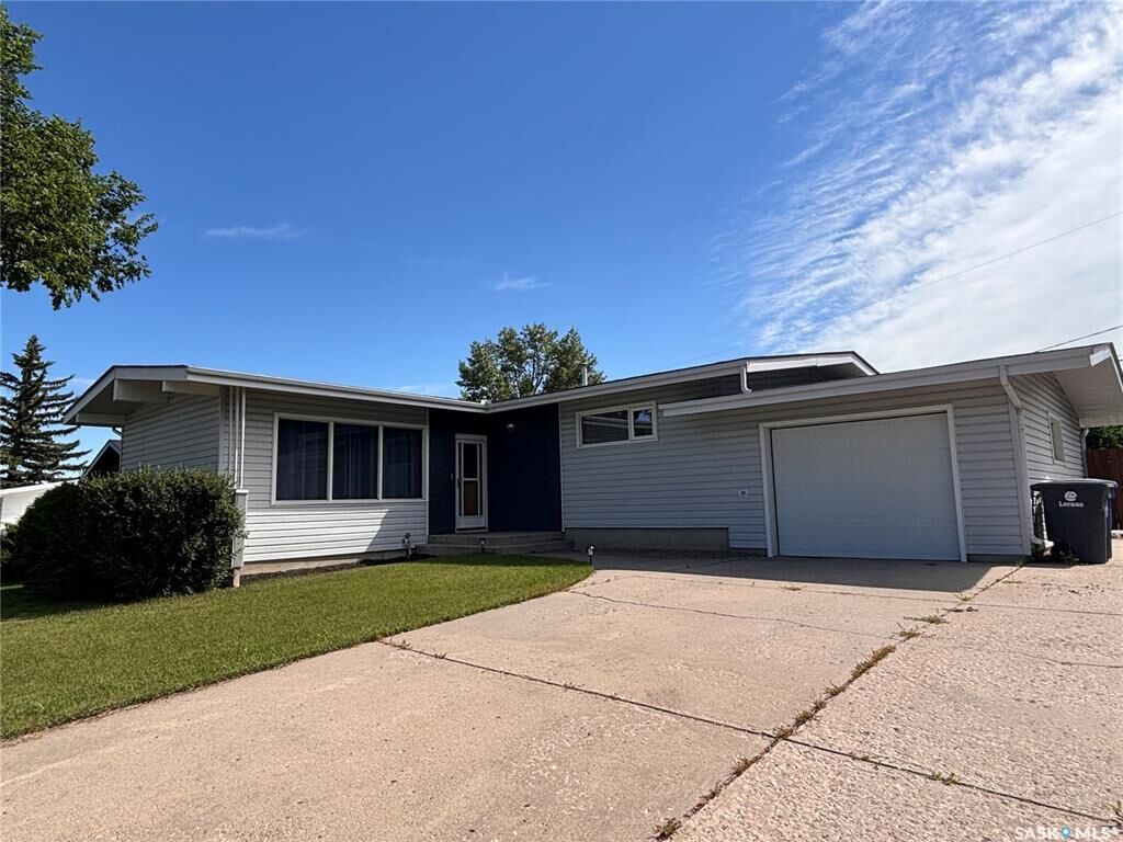 Property Photo:  6 Churchill Place  SK S0L 1S0 