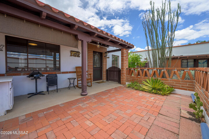 Property Photo:  302 S Paseo Madera D  AZ 85614 