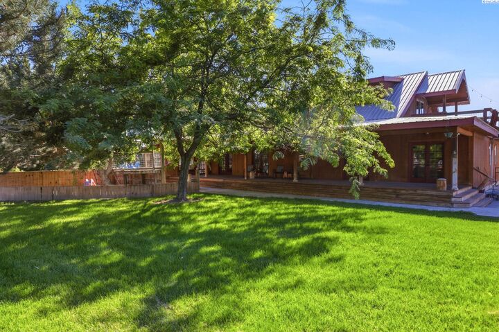 Property Photo: 315 Monument Dr WA 99323