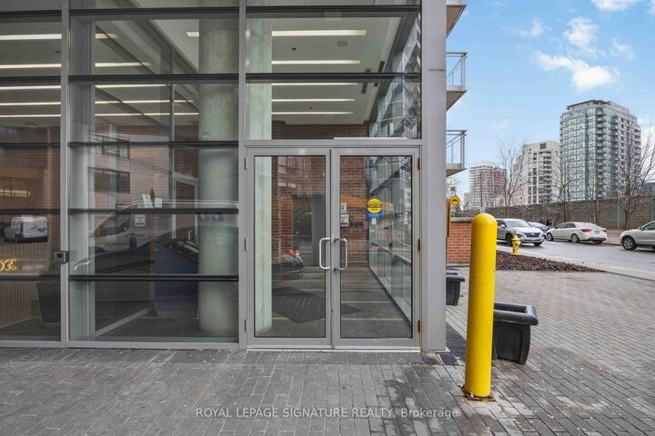 Property Photo:  38 Joe Shuster Way 1625  ON M6K 0A5 