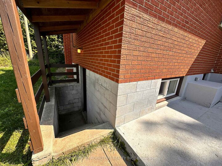 Property Photo:  404 Trent Street W Bsmt  ON L1N 1M5 
