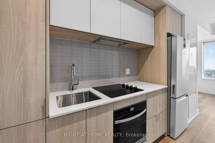 Property Photo: 395 Square One Drive 315 ON L5B 0P6