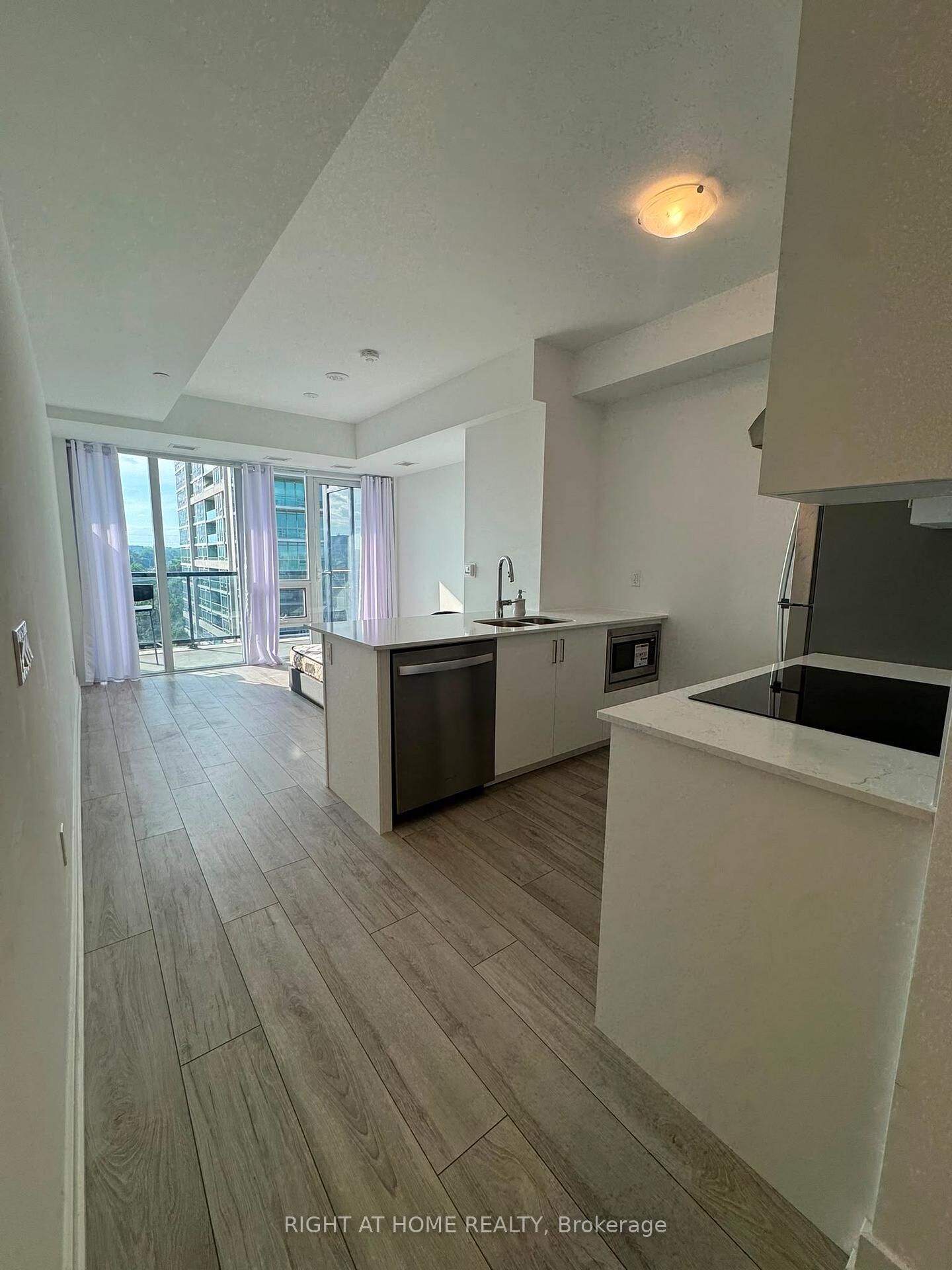 Property Photo:  1035 Southdown Road 714  ON L5J 0A2 