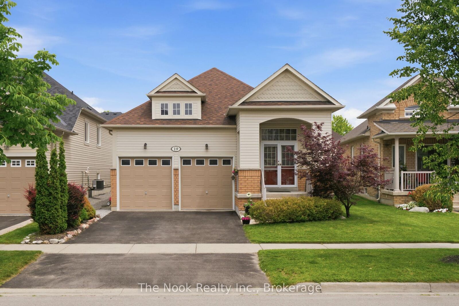 Property Photo:  19 Alfred Shrubb Lane  ON L1C 0B1 