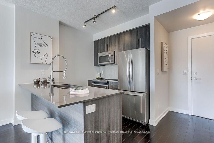 Property Photo:  510 Curran Place 1108  ON L5B 0J8 