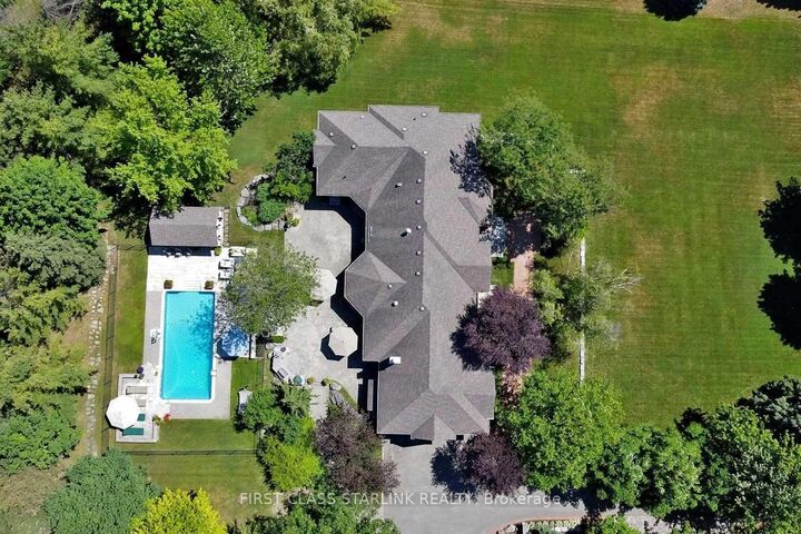 Property Photo: 38 Kensington Drive ON L4E 3S7