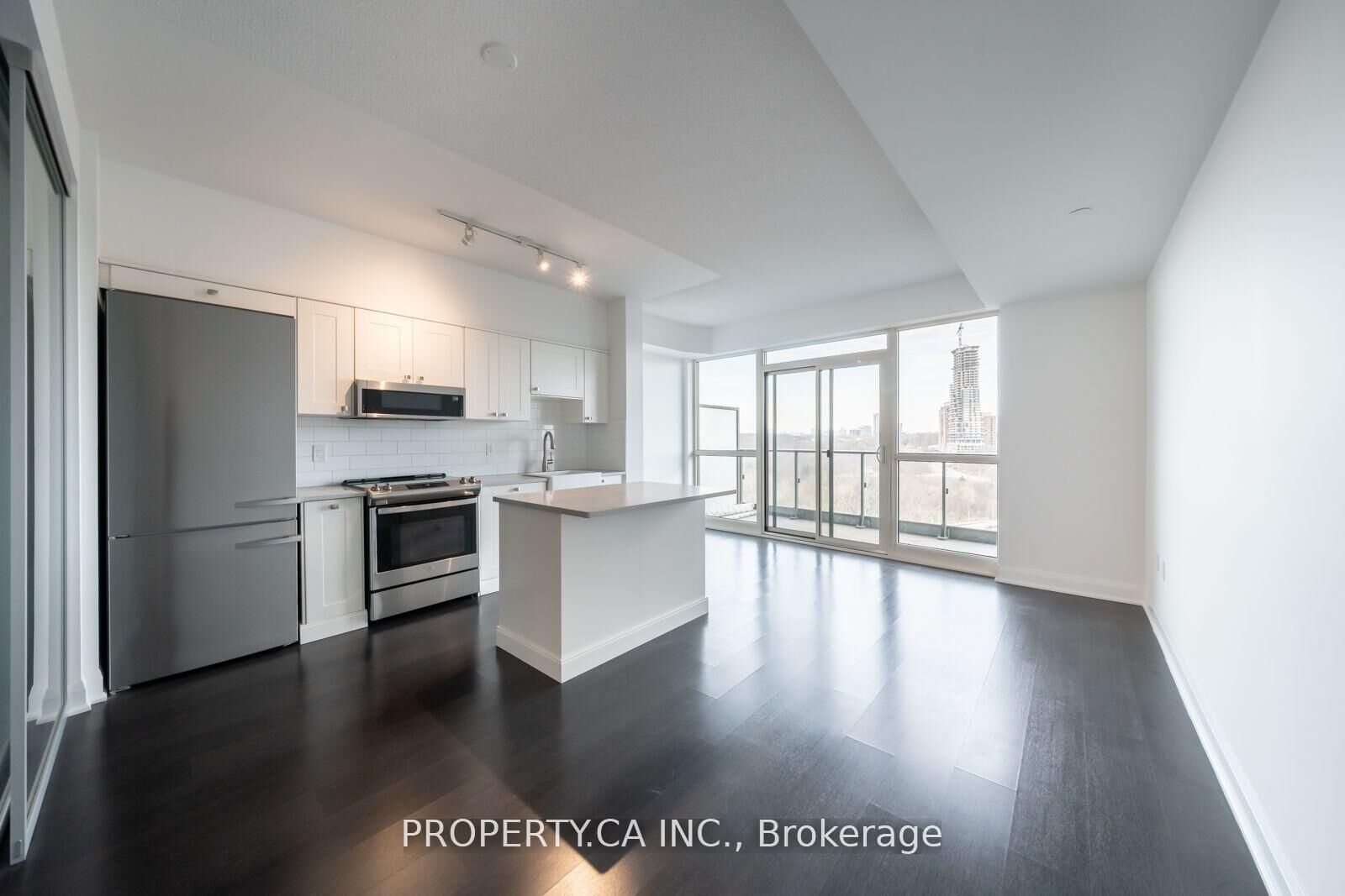 Property Photo: 160 Vanderhoof Avenue 601 ON M4G 0B7