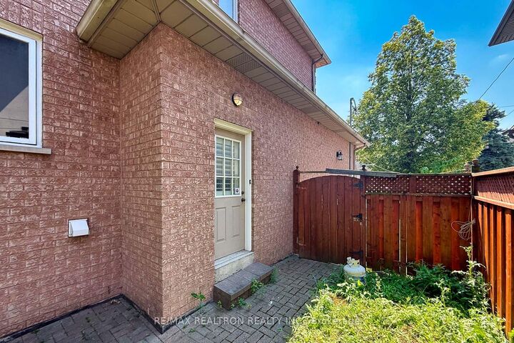 Property Photo: 25 Clarkhill Street ON M2R 2G6
