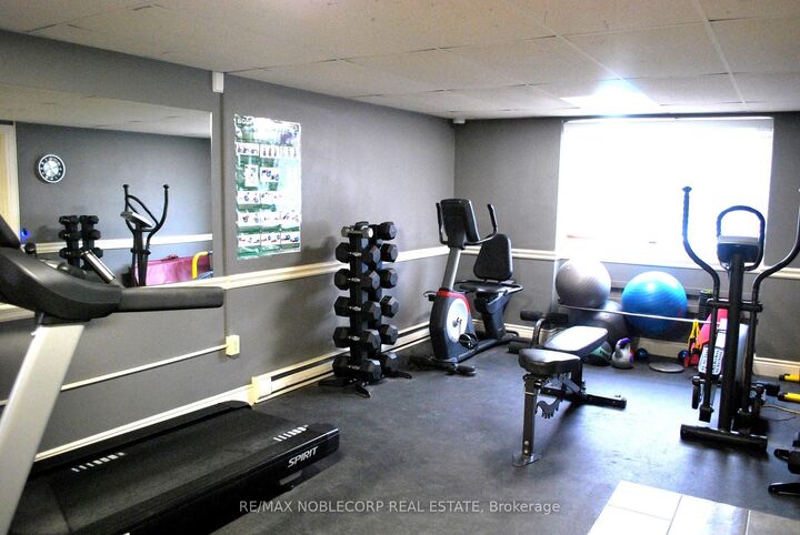 Property Photo:  64 Benton Street 901  ON N2G 4L9 