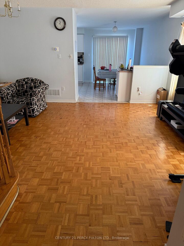 Property Photo:  658 Wildgrass Road  ON L5B 4J5 