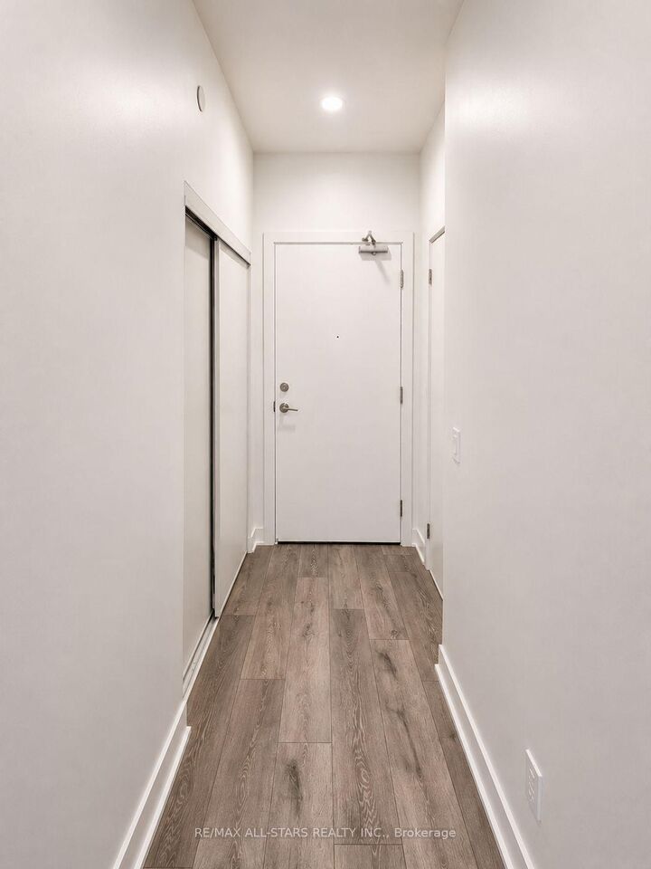 Property Photo: 10 Flavelle Trail 1708 ON L4L 1V8