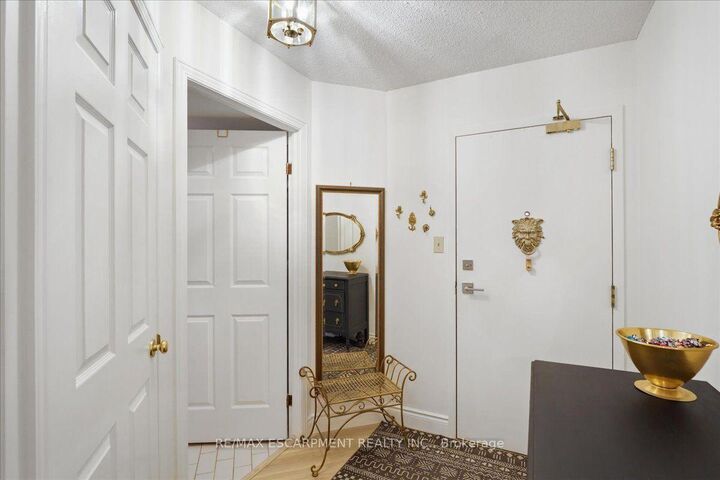 Property Photo: 8 Village Green Boulevard 807 ON L8G 5B8