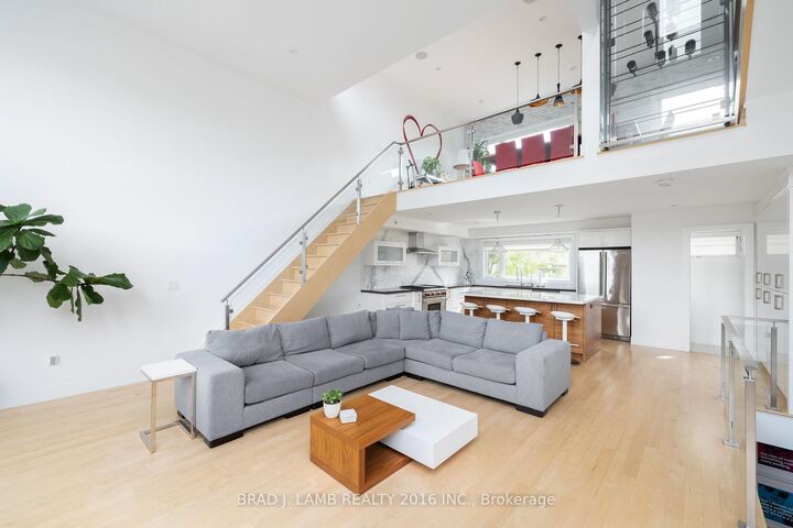 Property Photo:  16 Egerton Lane N  ON M5T 2P5 