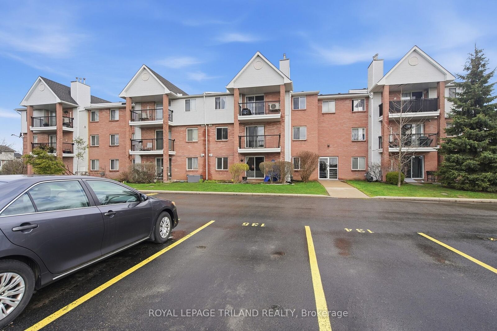 Property Photo: 1096 Jalna Boulevard 135 ON N6E 3B8